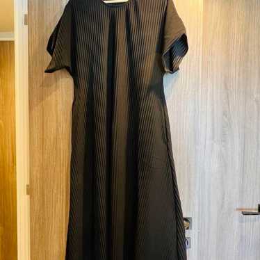 COS black short-sleeved dress