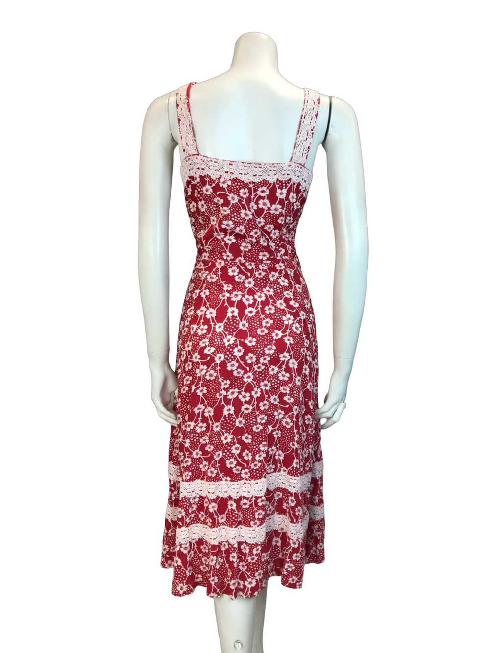 VTG 70S RED WHITE FOLK COTTON FLORAL CROCHET SUMM… - image 8