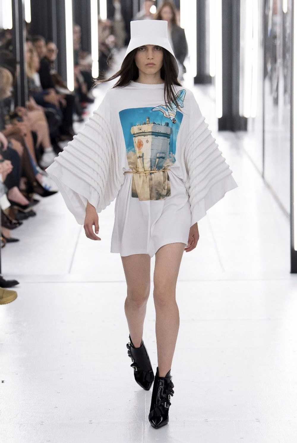 Louis Vuitton SS19 Louis Vuitton (Womenswear Coll… - image 2