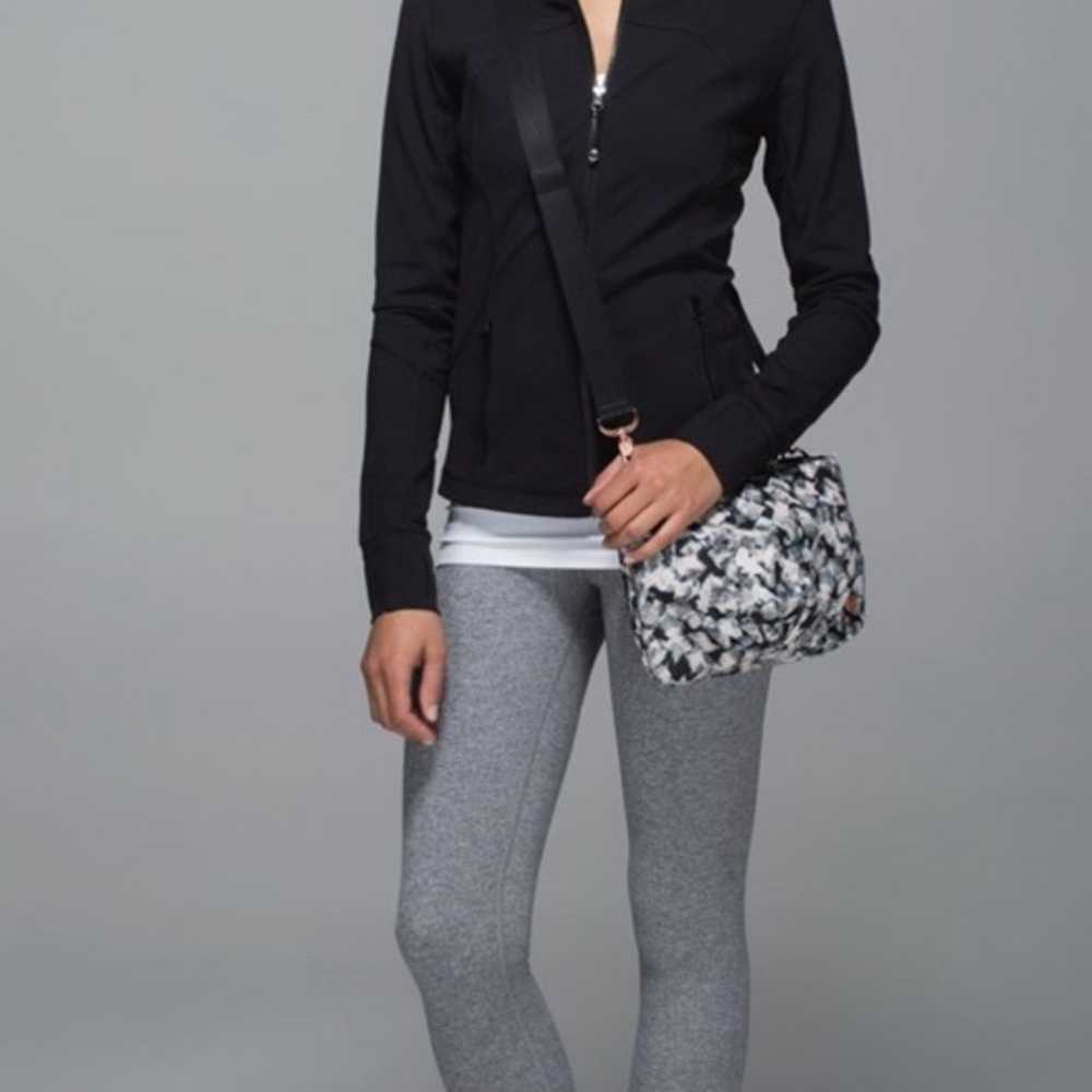 Like New Lululemon Hip To Be Free Bag in Mystic J… - image 2