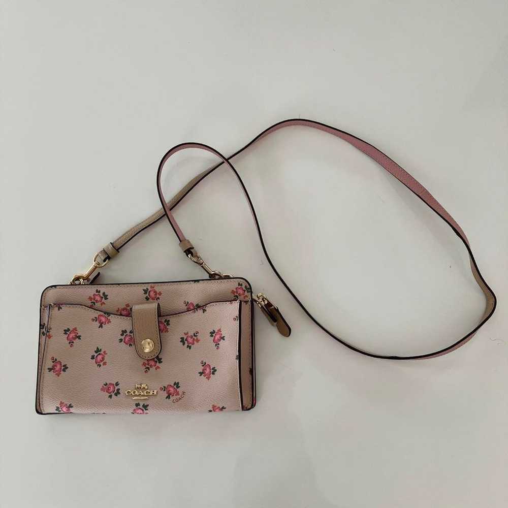 Coach ⭐️ Pochette ⭐️ Rose Floral Design - image 1