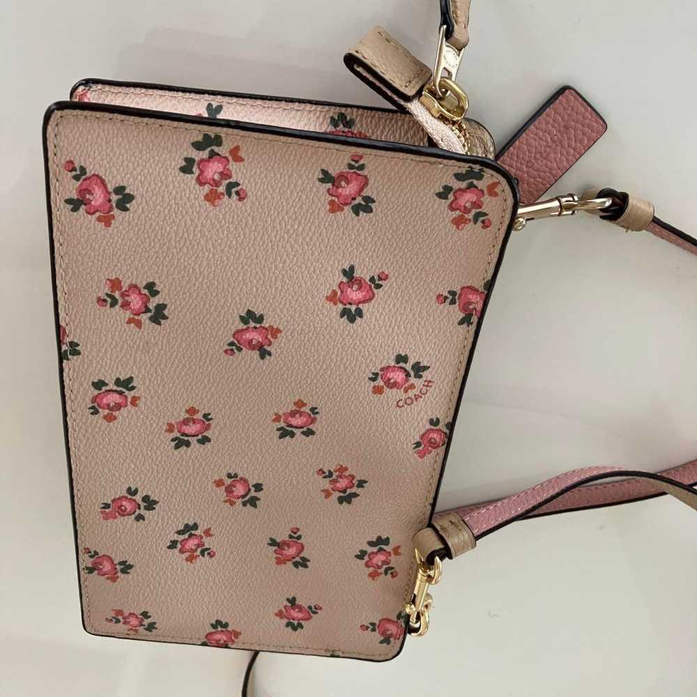 Coach ⭐️ Pochette ⭐️ Rose Floral Design - image 4