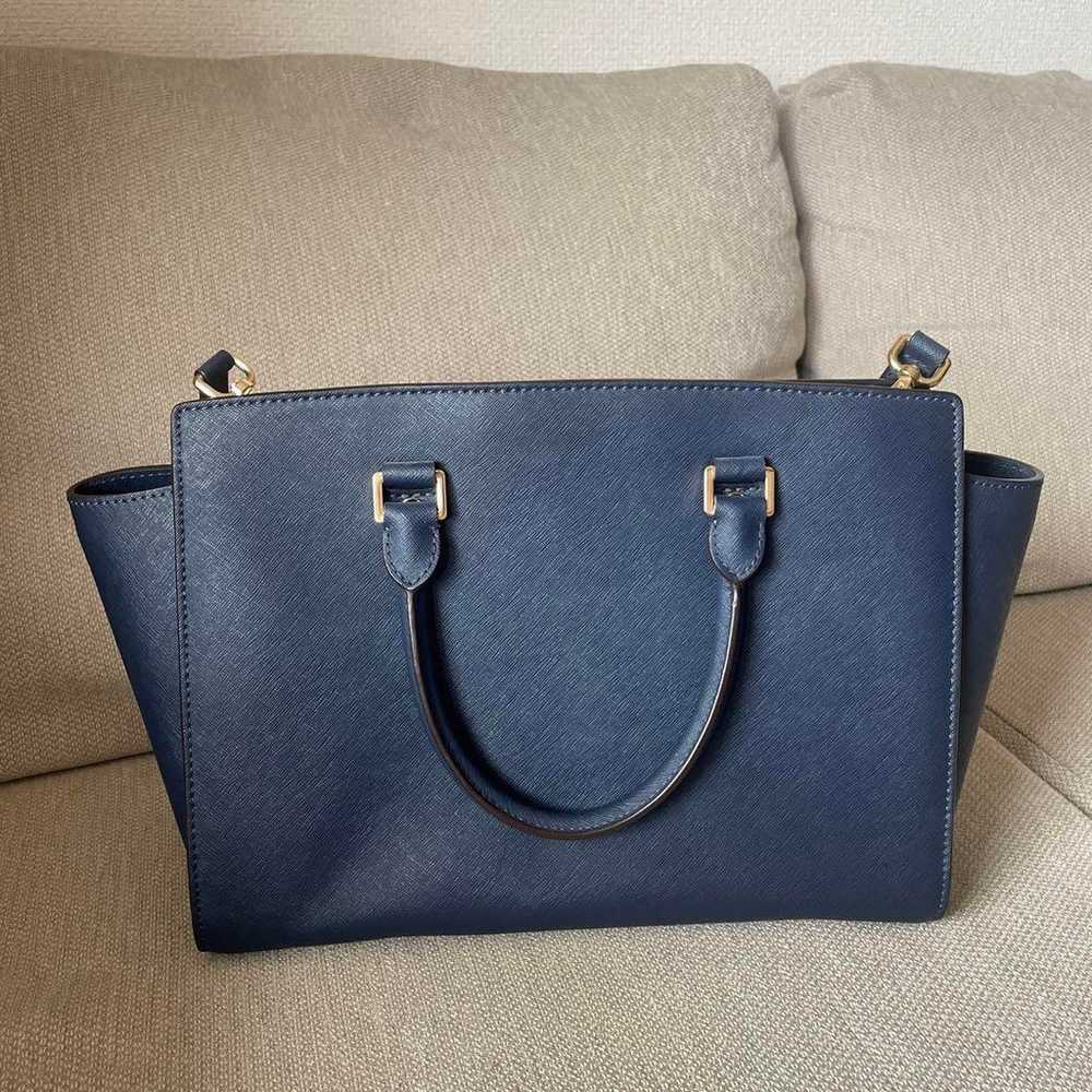 Excellent condition MICHAEL KORS 2WAY handbag in … - image 4