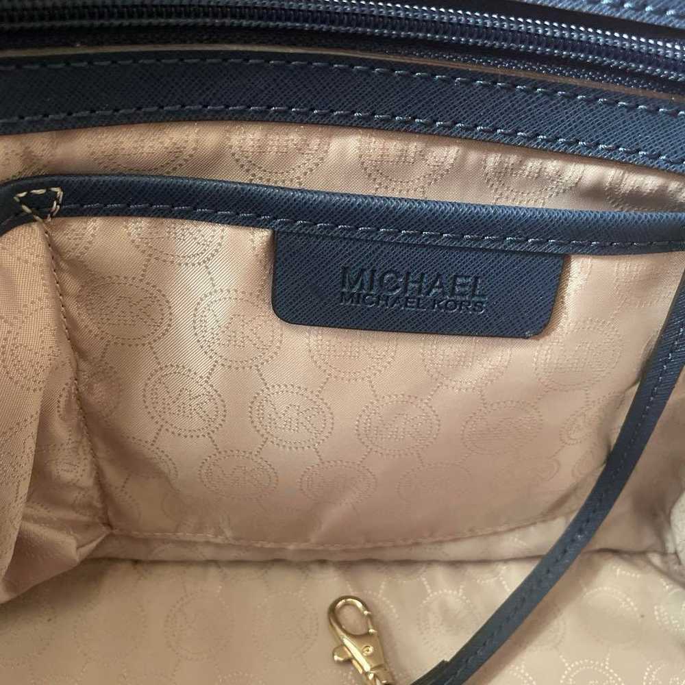 Excellent condition MICHAEL KORS 2WAY handbag in … - image 7