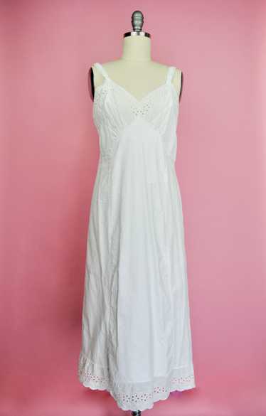 1940s 1950s Vintage White Cotton Eyelet Lace Dres… - image 1