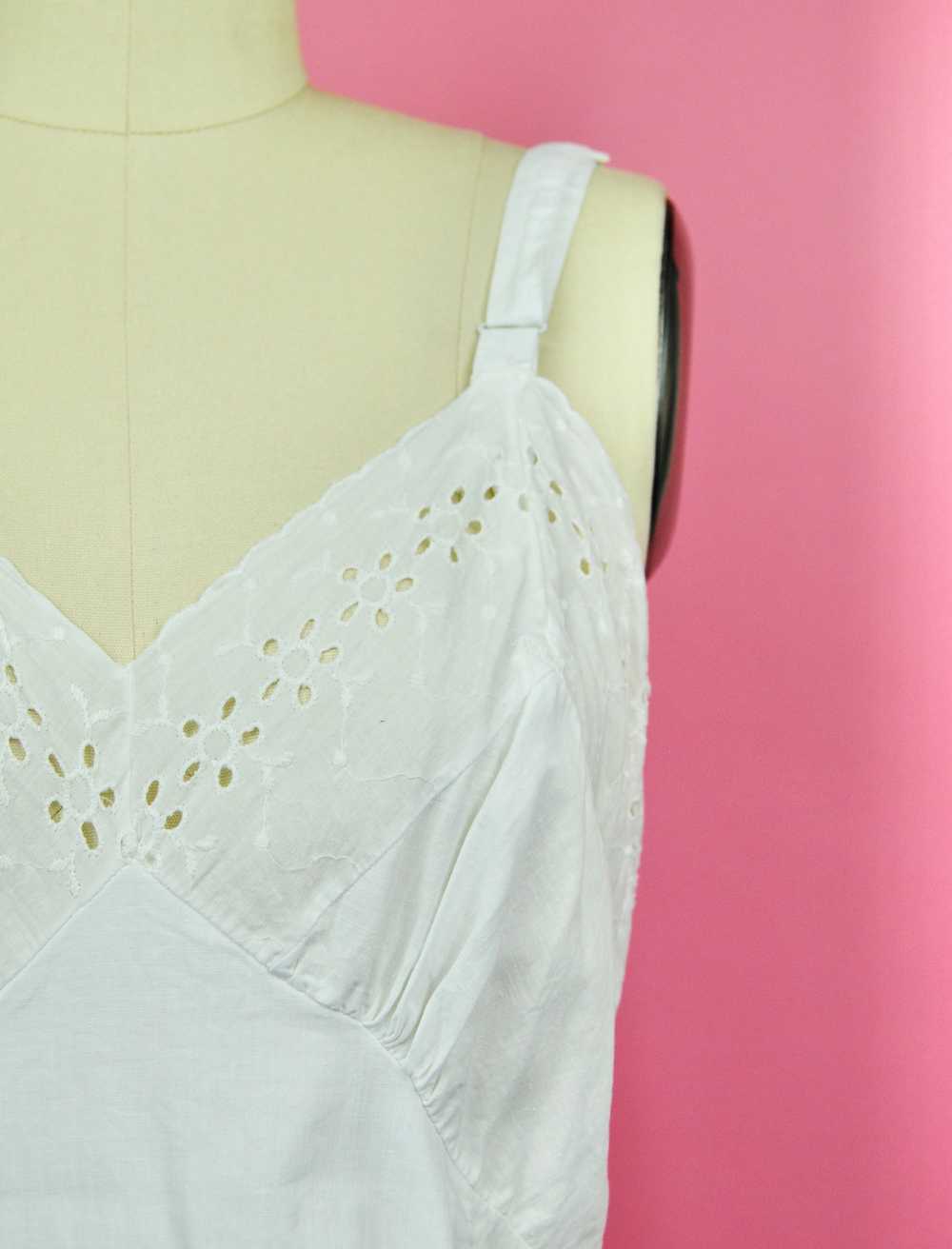 1940s 1950s Vintage White Cotton Eyelet Lace Dres… - image 3