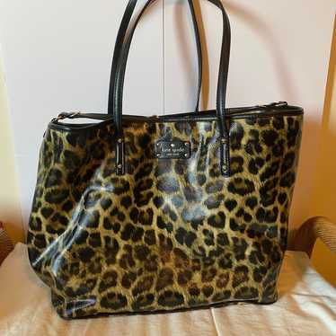 KATE SPADE Large Leopard Print Cedar Street  Vinyl