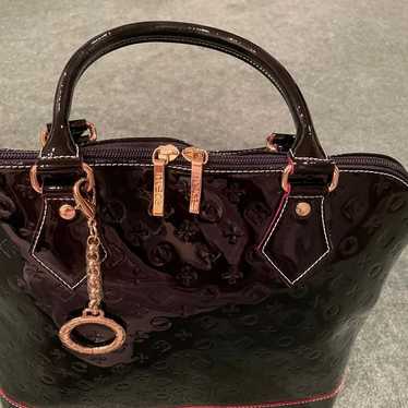 Invece brand new black patent purse