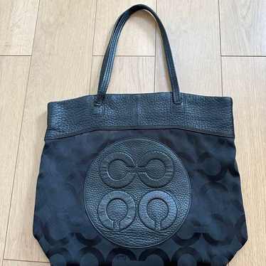 COACH tote bag in black.