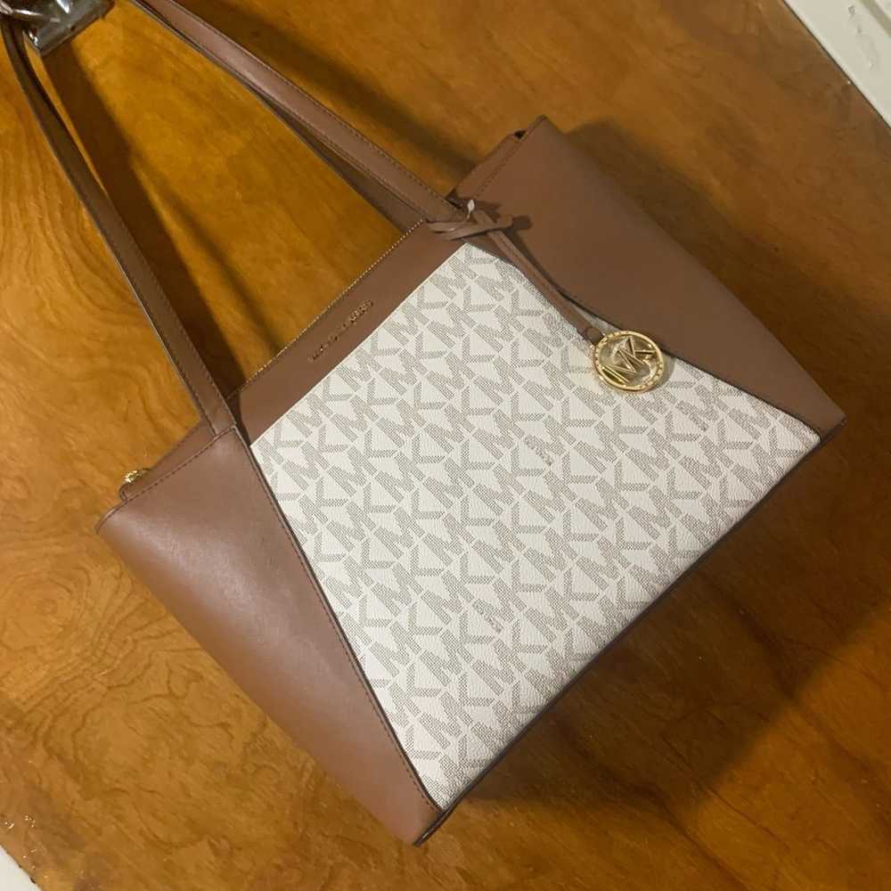 michaels Kors Maddie- still w/ tag/used 1x • READ… - image 3