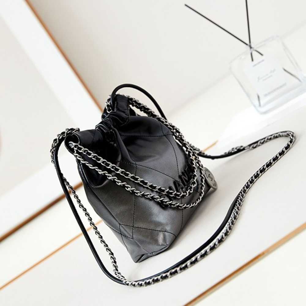 Chanel shoulder bag - image 4