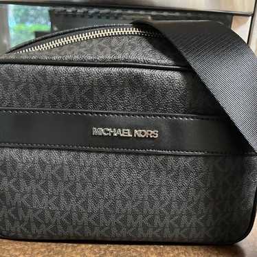 Michael Kors NWOT, Kenly crossbody ( black)