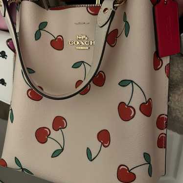 Nwt coach women's Signature Heart Cherry Print 2024 Bucket Hat