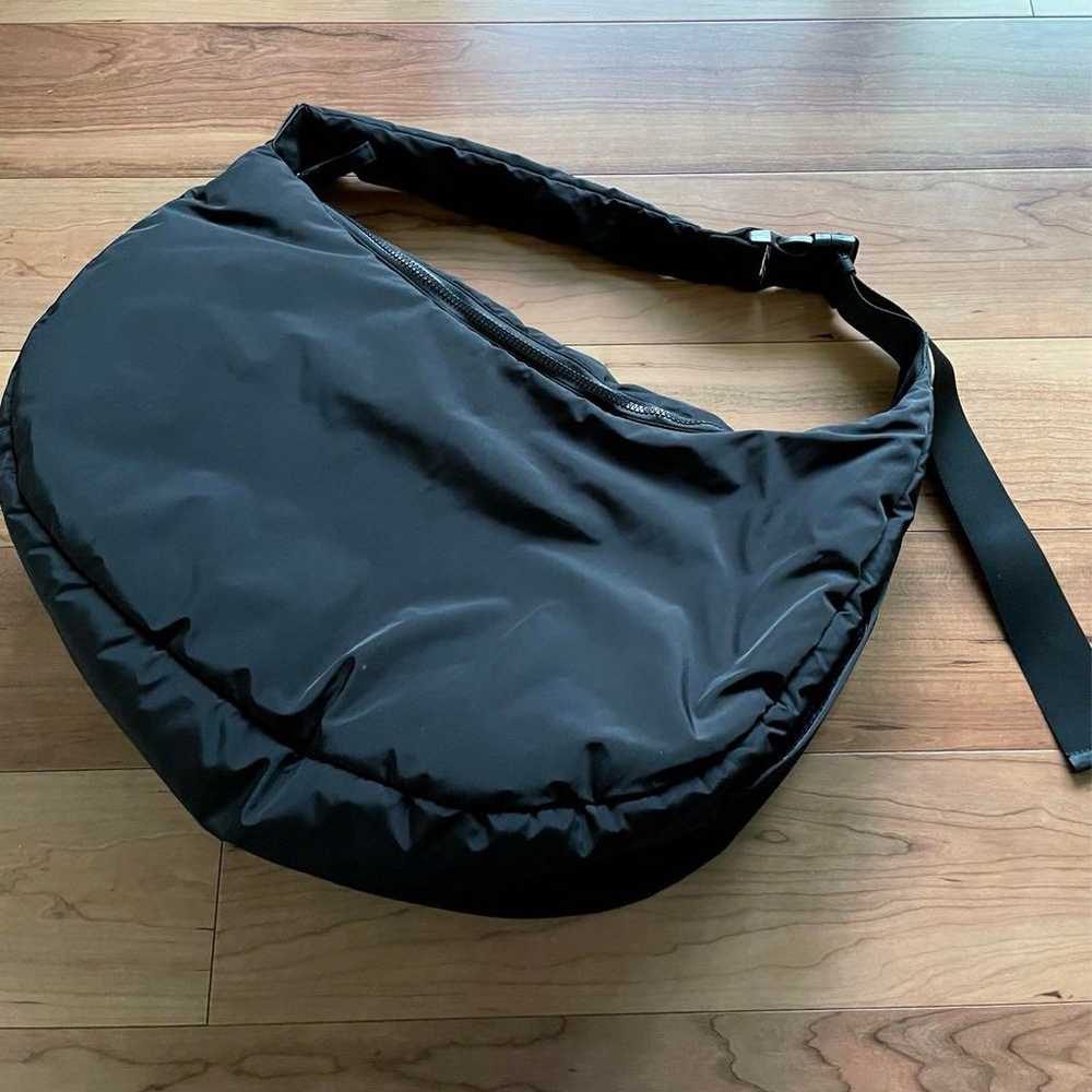 THINGS THAT MATTER CUSHION BODY BAG Black - image 6