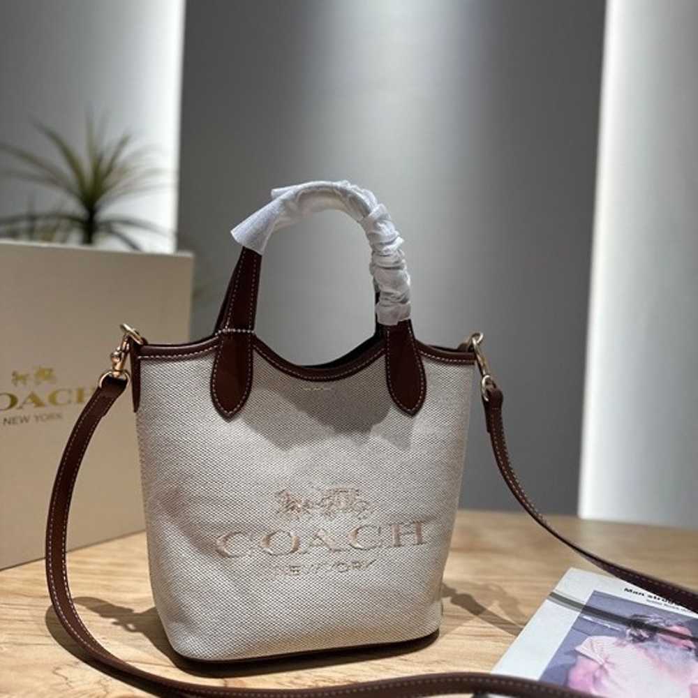 Coach hanna 17 bucket bag - image 2