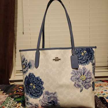 Coach X Kaffe Limited Edition discount Jes Jumbo Floral Crossbody