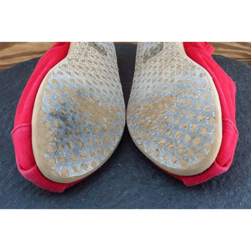 Toms Women Sz 7.5 M Red Flat Fabric Shoes - image 7