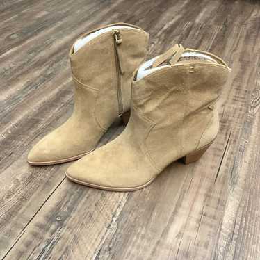 Vince Camuto Salintino Booties Tan Size 9 NWOB