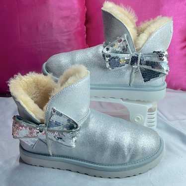 (A) New! Ugg Mini Bootie with Sequin Bow, Silver L