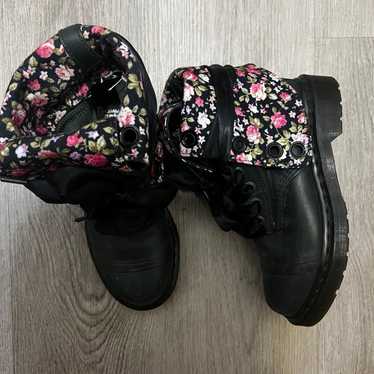 Doc Marten 9 soft black triumph combat boots outlet floral