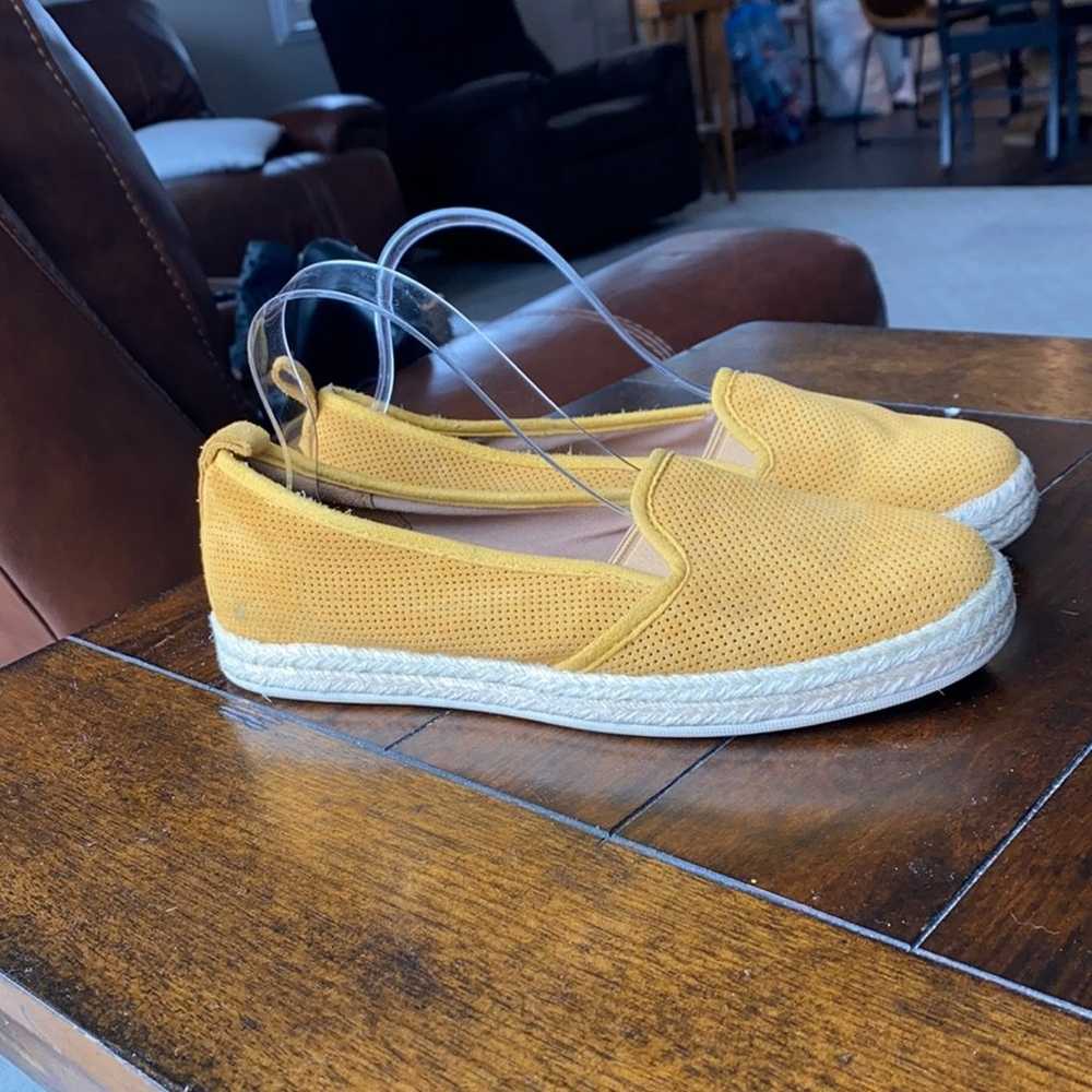 Clarks
Yellow Suede Azella Theoni Flats mustard y… - image 1