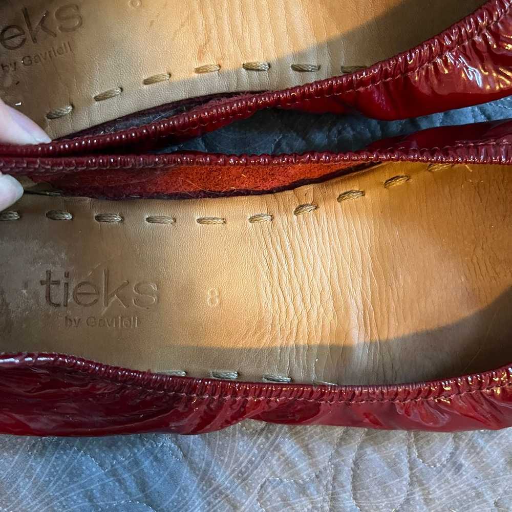 Tieks red patent leather ballet flats size 8 - image 2