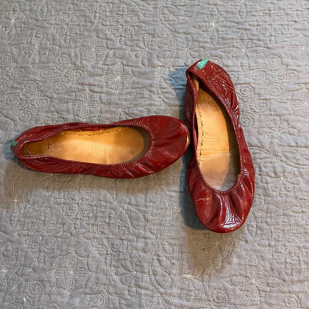 Tieks red patent leather ballet flats size 8 - image 9