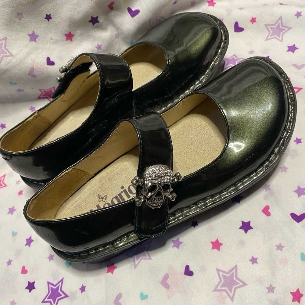 Super cute y2k Alegria goth flats with skulls - image 6