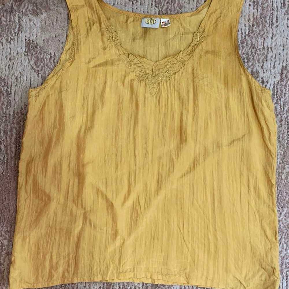 Sleeveless tops, tank tops - image 1