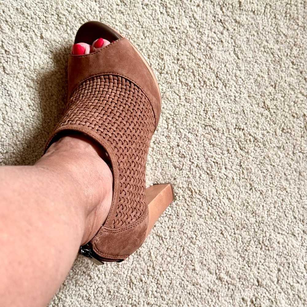 Banana Republic Tan Brown Woven Suede Peep Toe An… - image 6