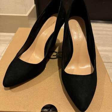 Black suede wedge sole pumps. - image 1