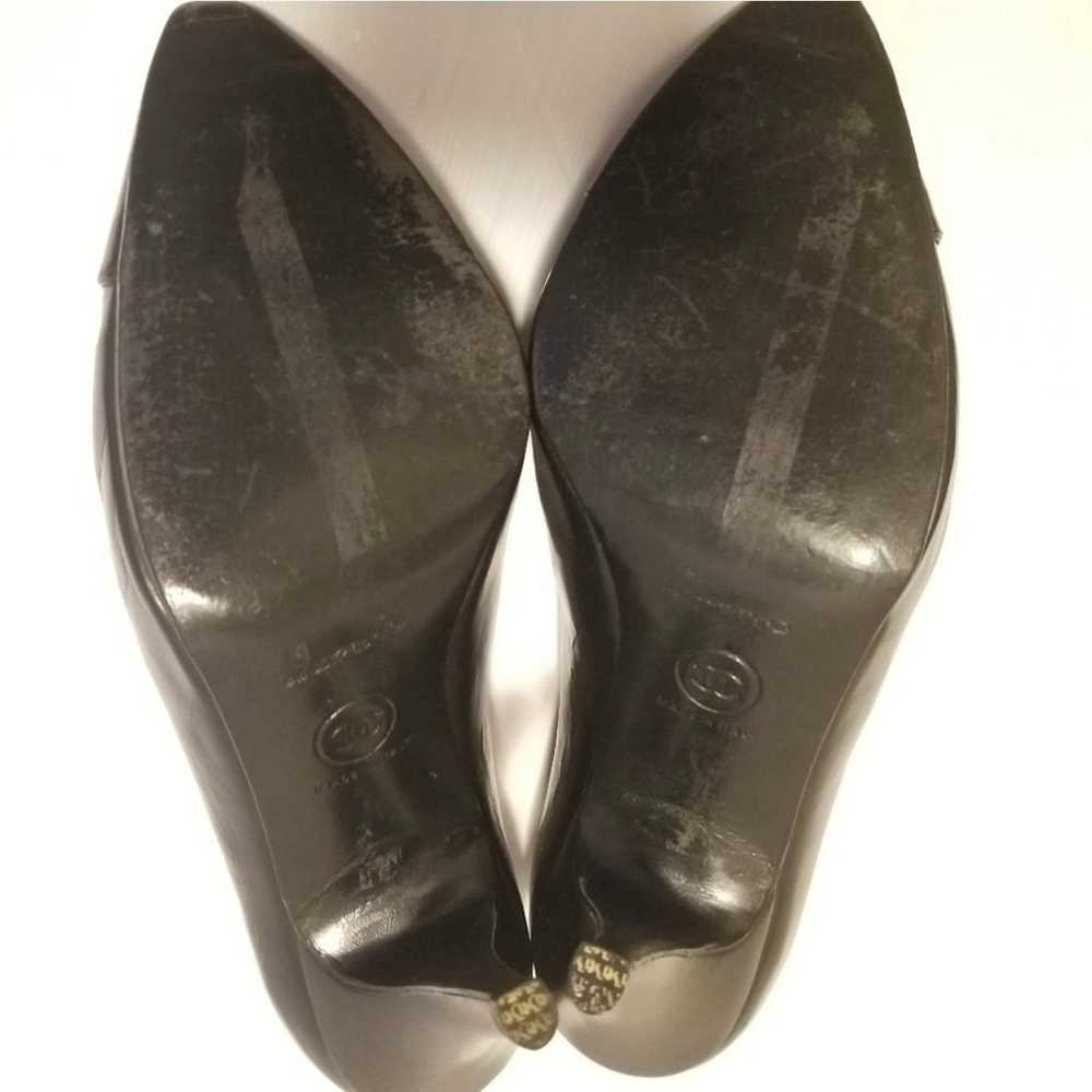 CHANEL black leather high heels pumps - image 10