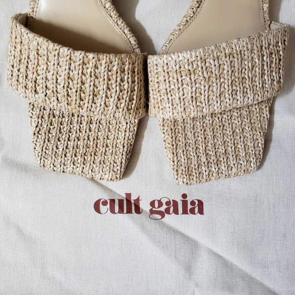 Cult Gaia Ada Sandals in Natural Raffia Kitten He… - image 4