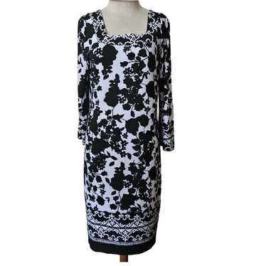 Black and White Knee Length Dress Size Large - image 1