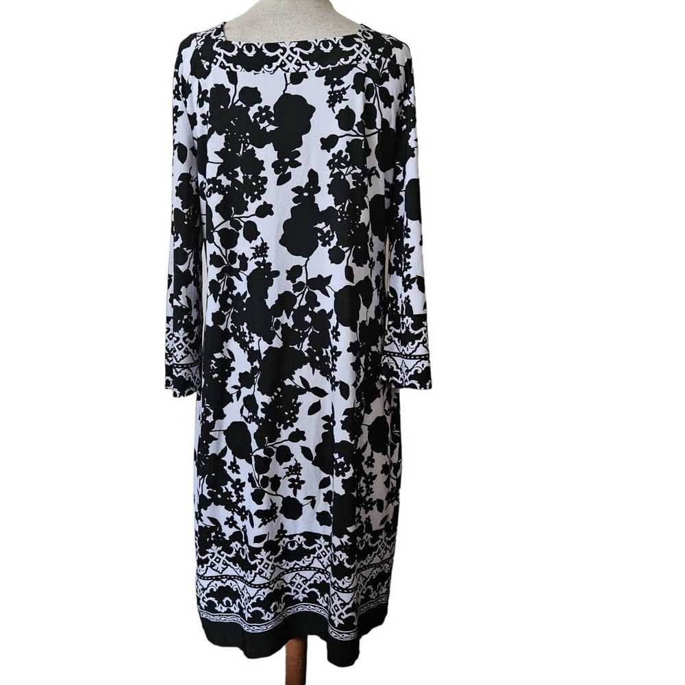 Black and White Knee Length Dress Size Large - image 3