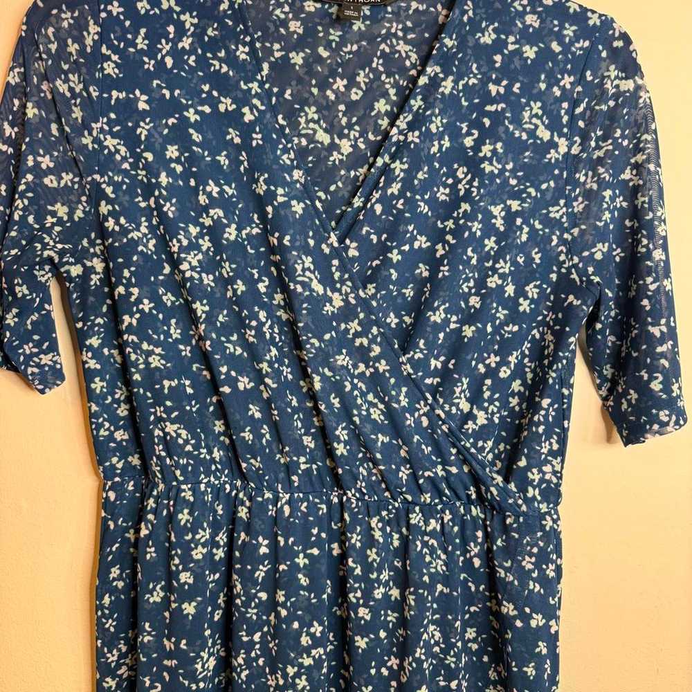 41 Hawthorn Blue Floral Faux Wrap Short Sleeve Dr… - image 5