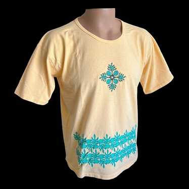 Vintage women’s Hawaiian quilt print t-shirt XL em