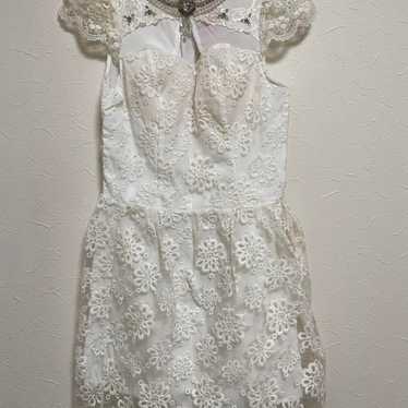 White lace floral embroidered sleeveless mini dre… - image 1