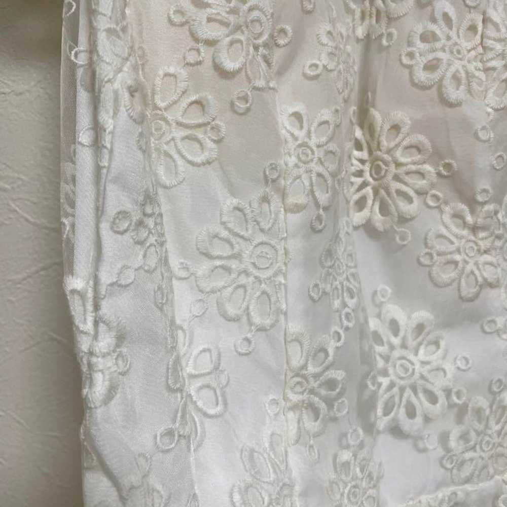 White lace floral embroidered sleeveless mini dre… - image 4