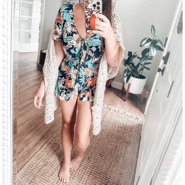 Tropical floral flirty tie front fluttery romper M - image 1