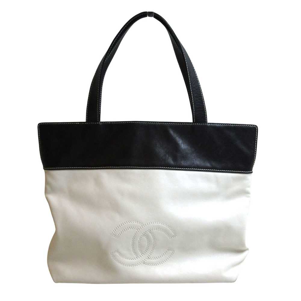 Chanel White Leather Tote Bag (Pre-Owned) - image 1