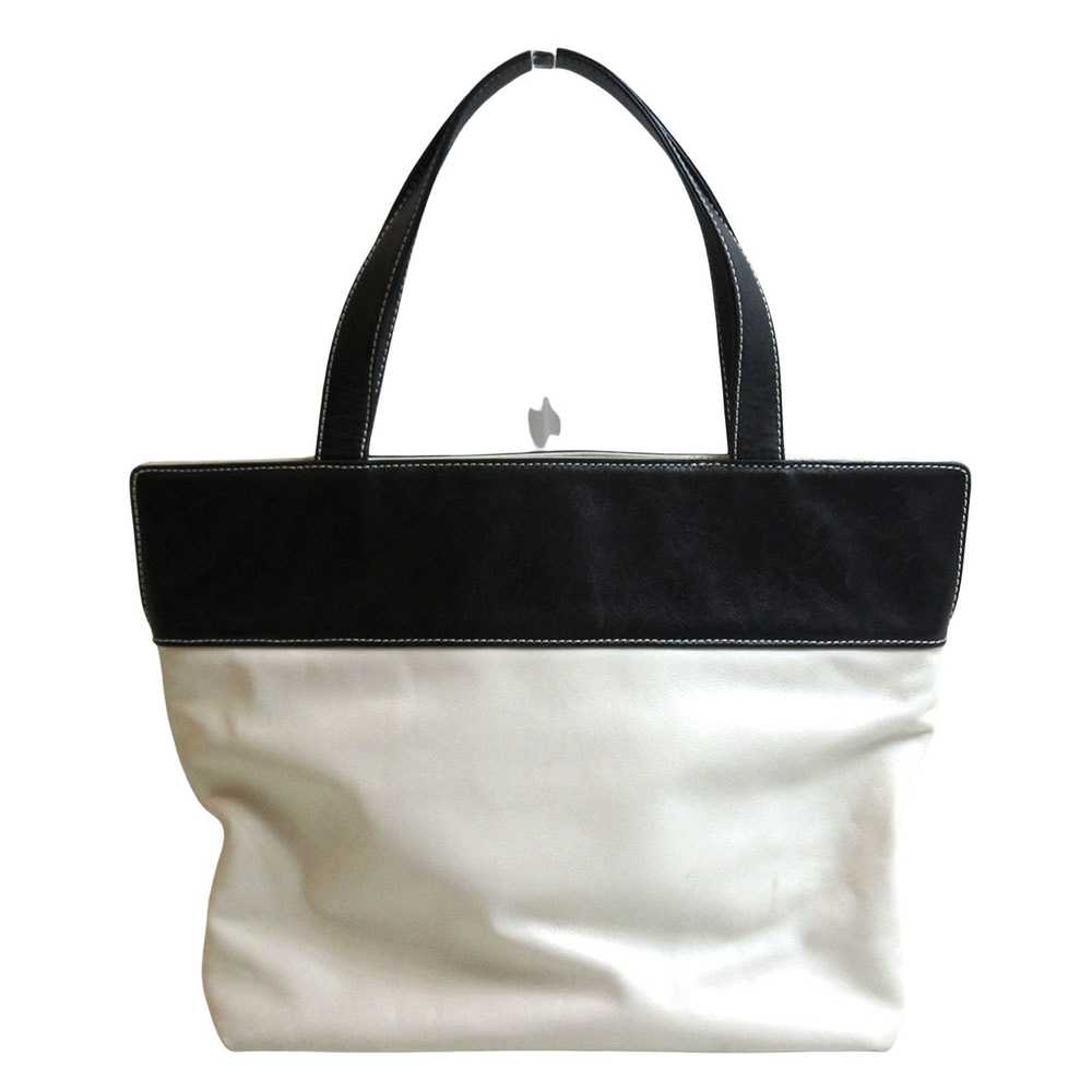 Chanel White Leather Tote Bag (Pre-Owned) - image 2