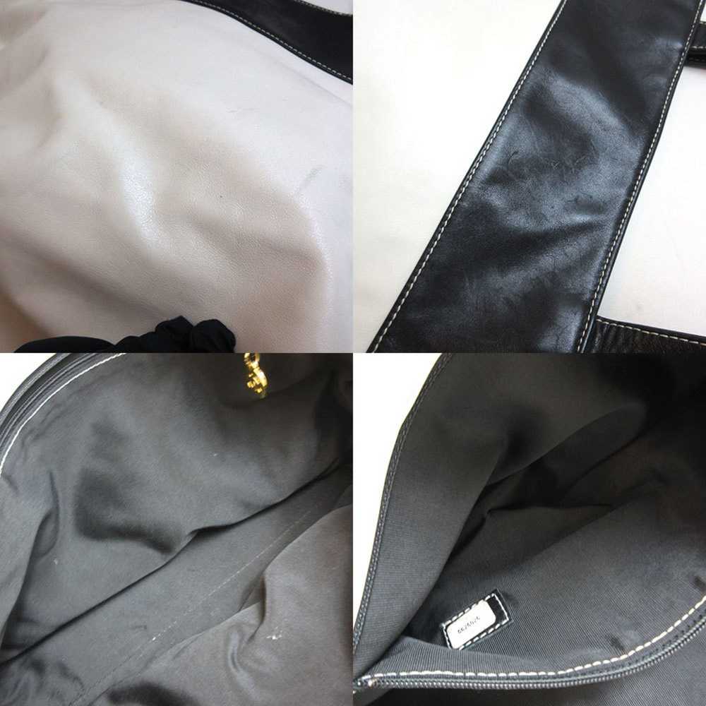 Chanel White Leather Tote Bag (Pre-Owned) - image 3