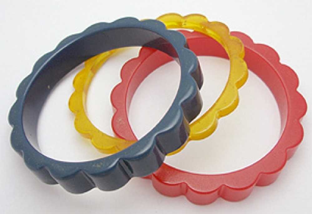 Stack of Three Patriotic Bakelite Bangles - image 2