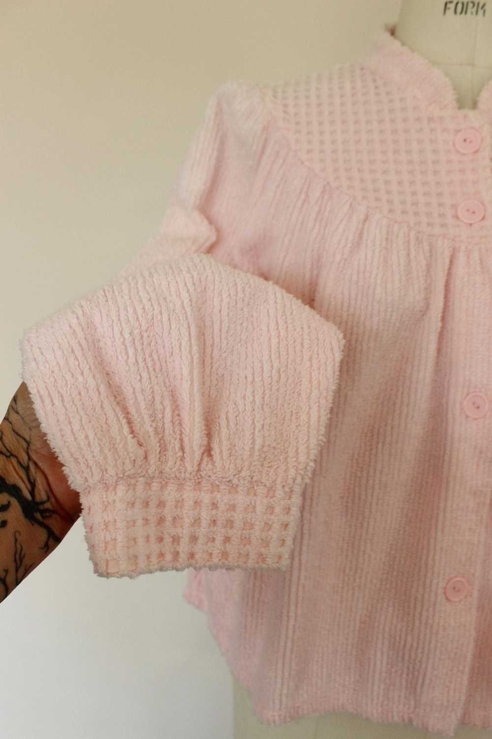 Vintage 1970s 1980s Pink Chenille Bed Jacket - image 3