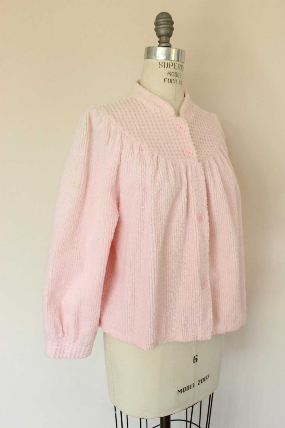 Vintage 1970s 1980s Pink Chenille Bed Jacket - image 4