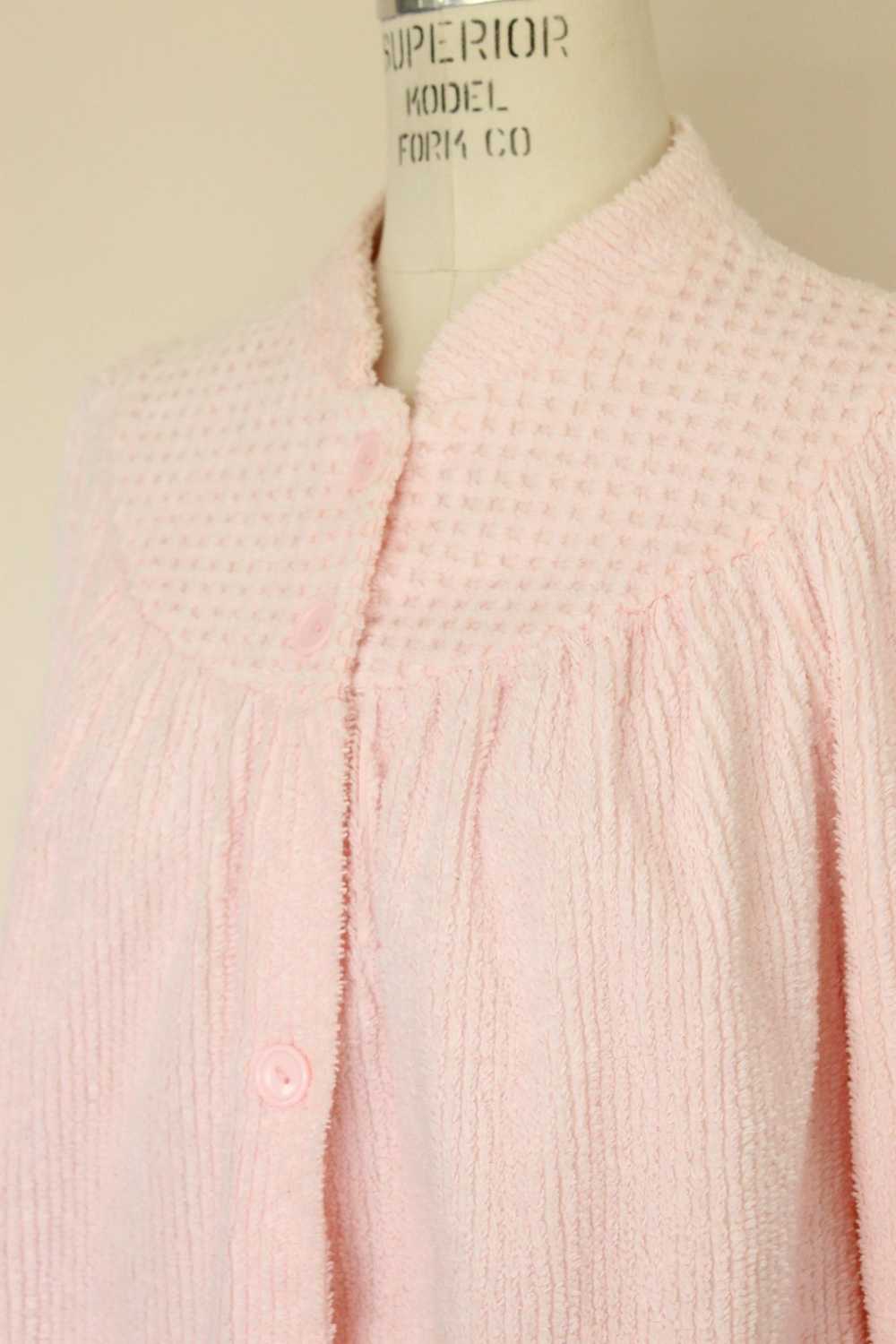 Vintage 1970s 1980s Pink Chenille Bed Jacket - image 6