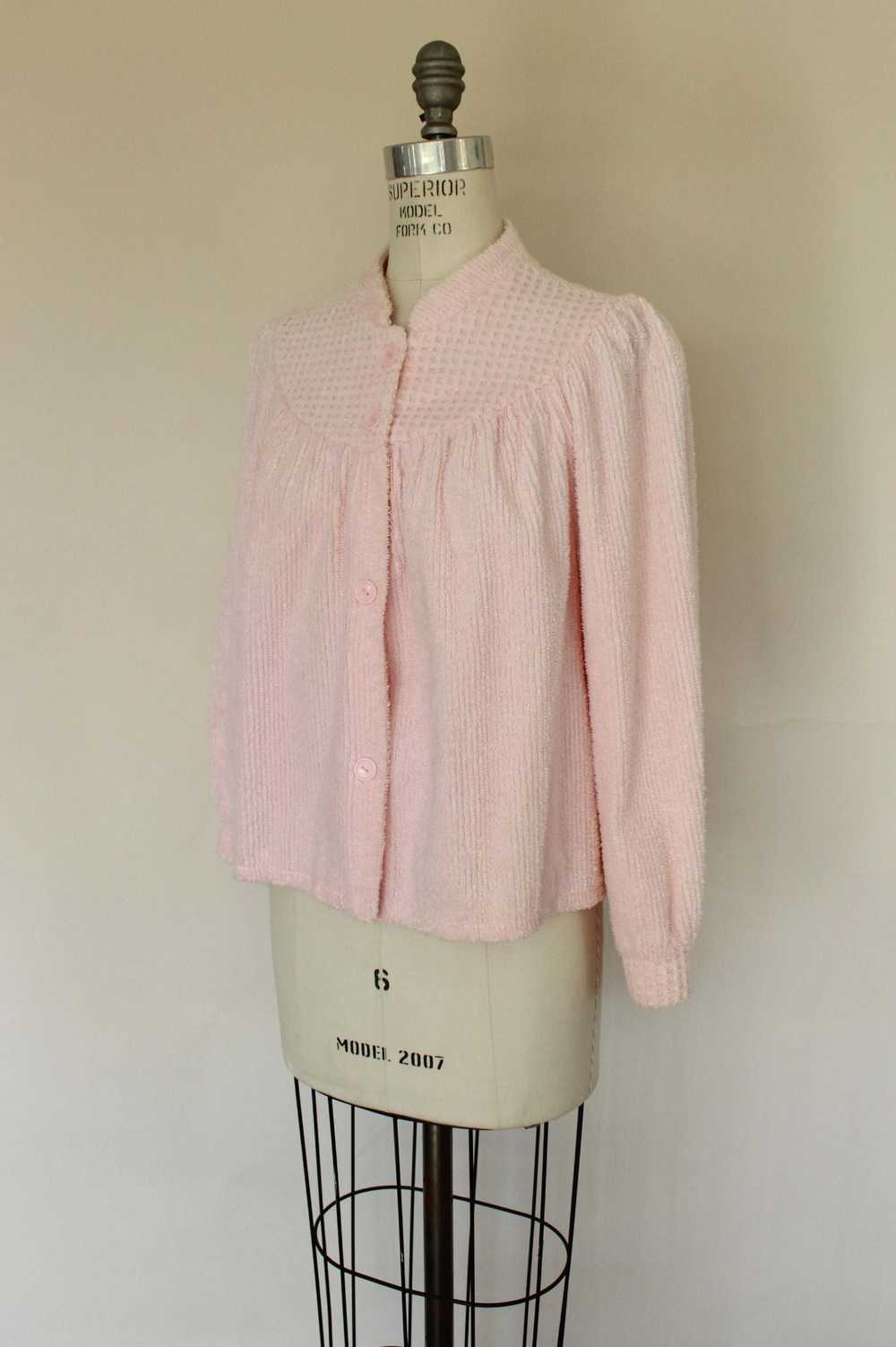 Vintage 1970s 1980s Pink Chenille Bed Jacket - image 7