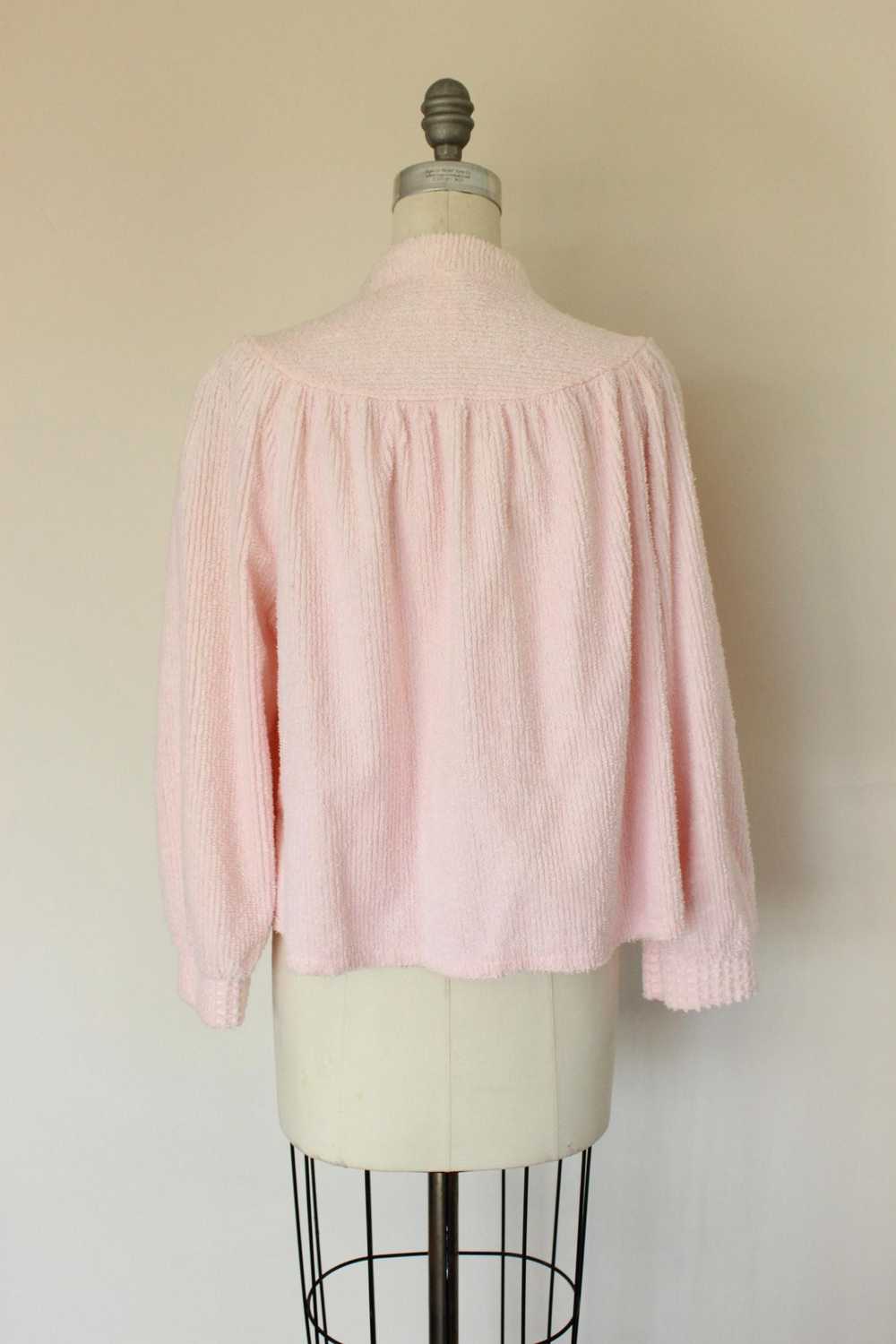 Vintage 1970s 1980s Pink Chenille Bed Jacket - image 8