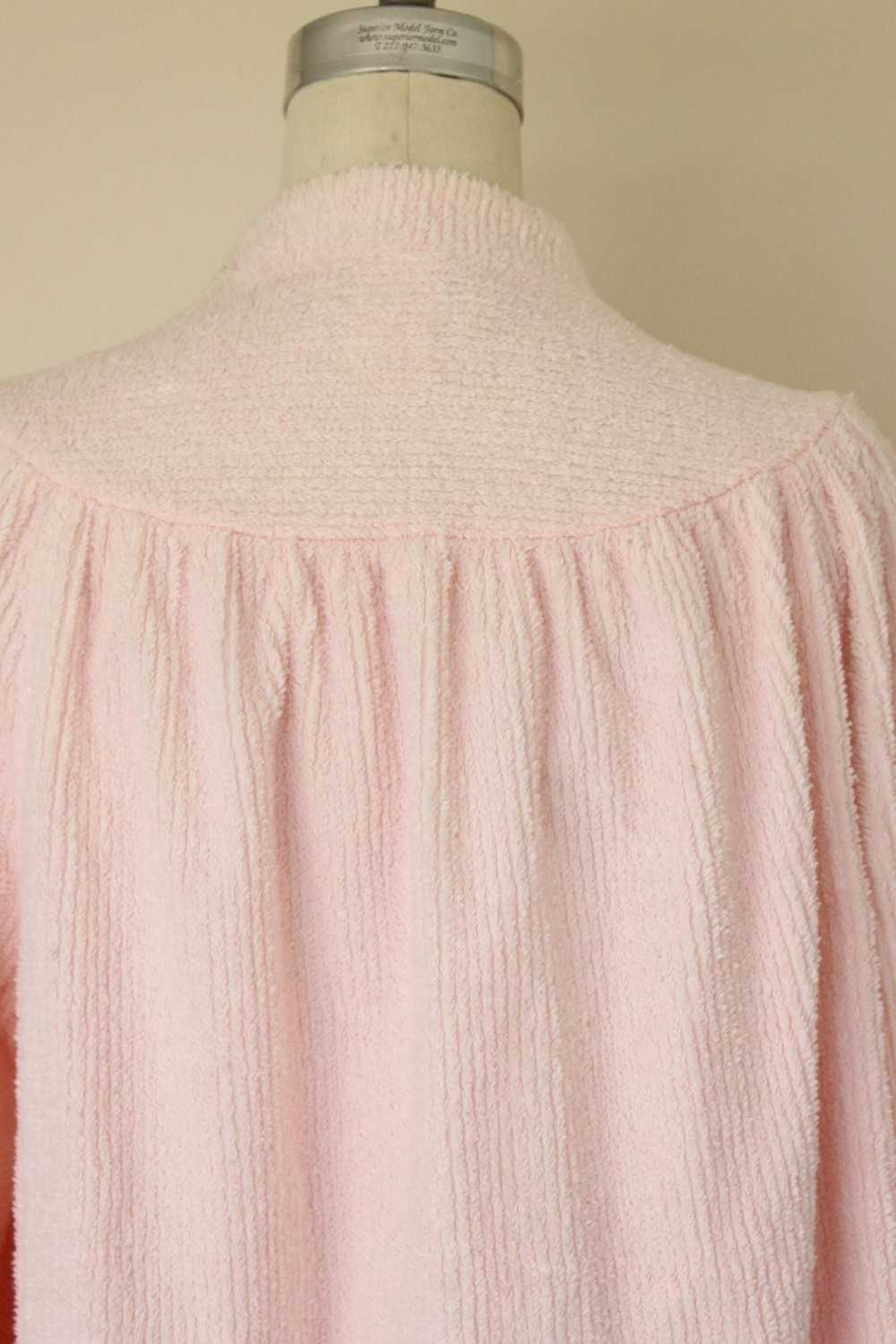 Vintage 1970s 1980s Pink Chenille Bed Jacket - image 9